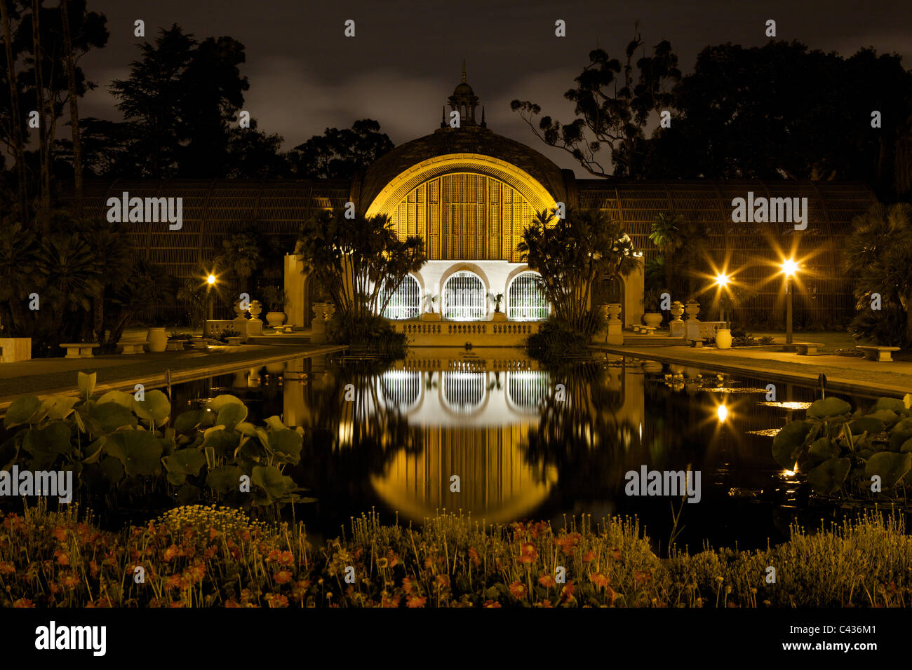 Edificio botanico situato al Balboa Park, CA di notte Foto Stock