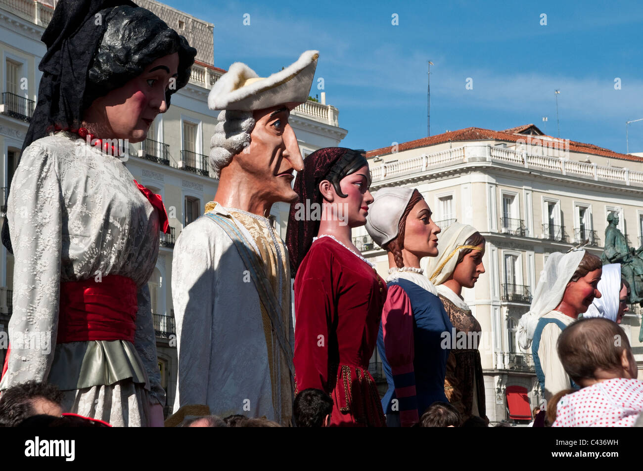 Gigantes y cabezudos, giganti e Big-Heads, festival di San Isidro, la Puerta del Sol di Madrid, Spagna Foto Stock