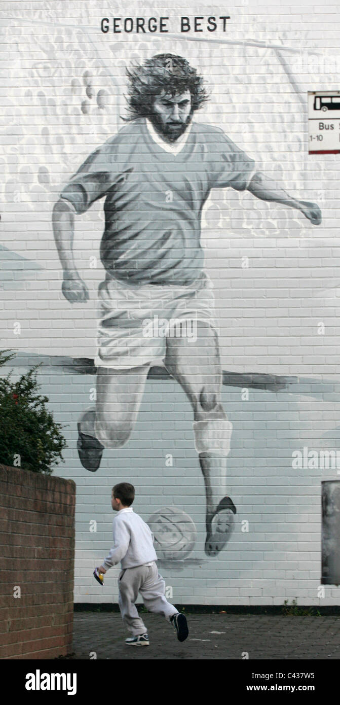 George Best (22 maggio 1946 - 25 novembre 2005) era un nordirlandese il calciatore professionista che ha giocato come un winger per Manchester Foto Stock