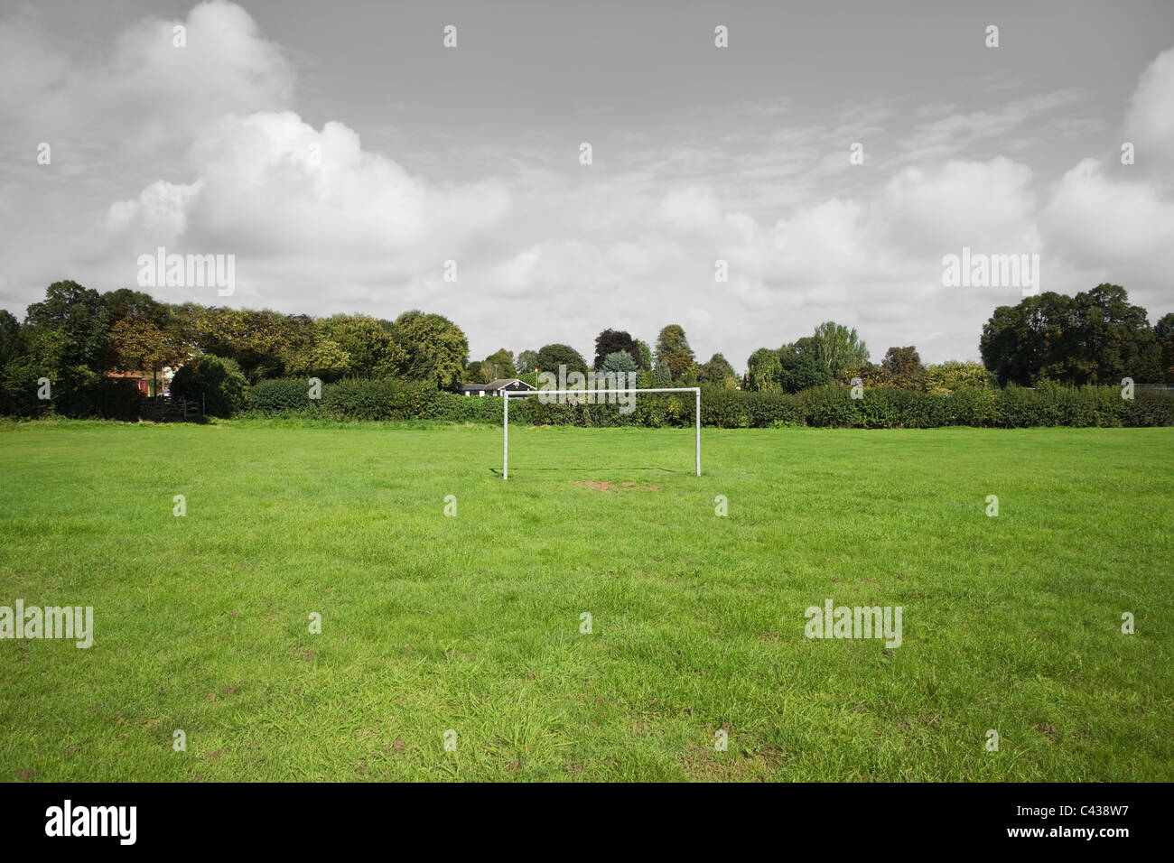 Piccolo obiettivo post in un campo pubblico Foto Stock
