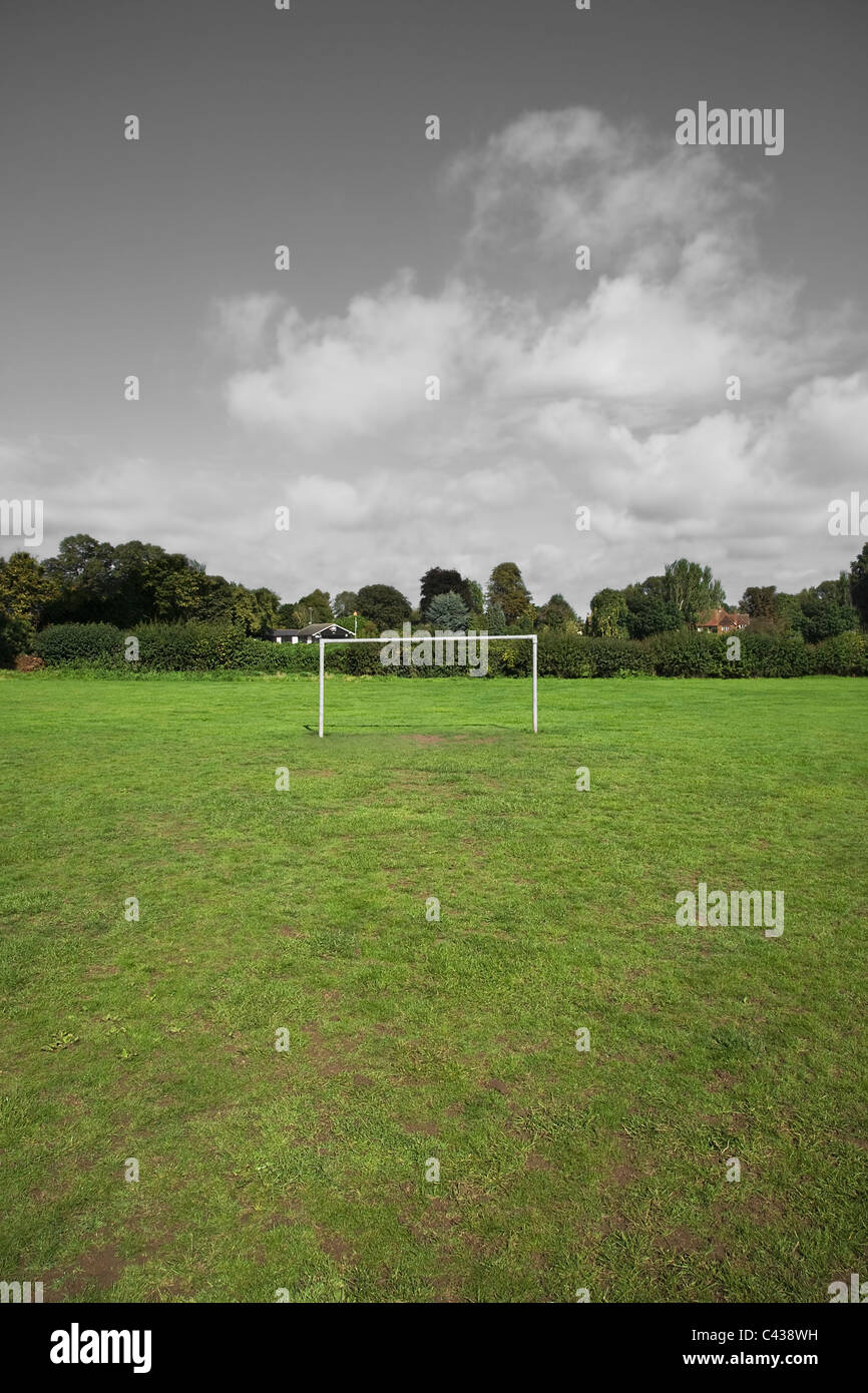 Piccolo obiettivo post in un campo pubblico Foto Stock