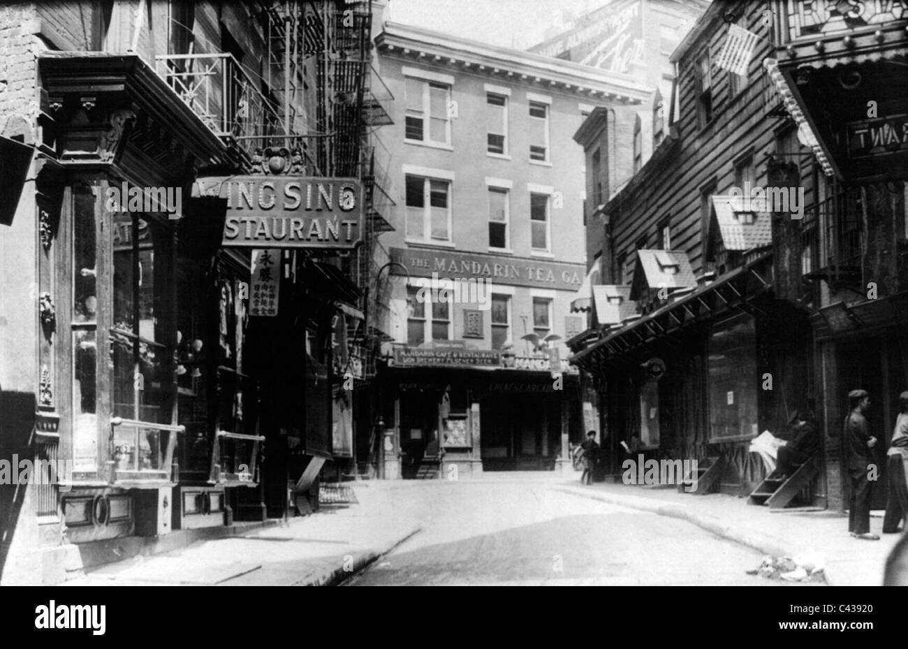 Doyers Street, Chinatown, New York City circa 1900 Foto Stock