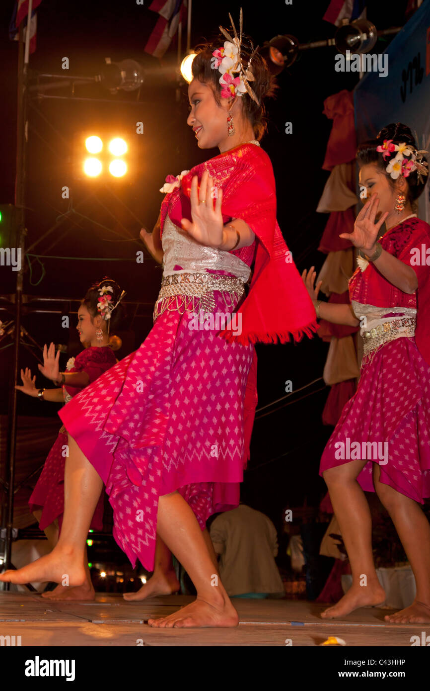 Tailandese tradizionale ballerini, Udon Thani, Isaan, Thailandia Foto Stock