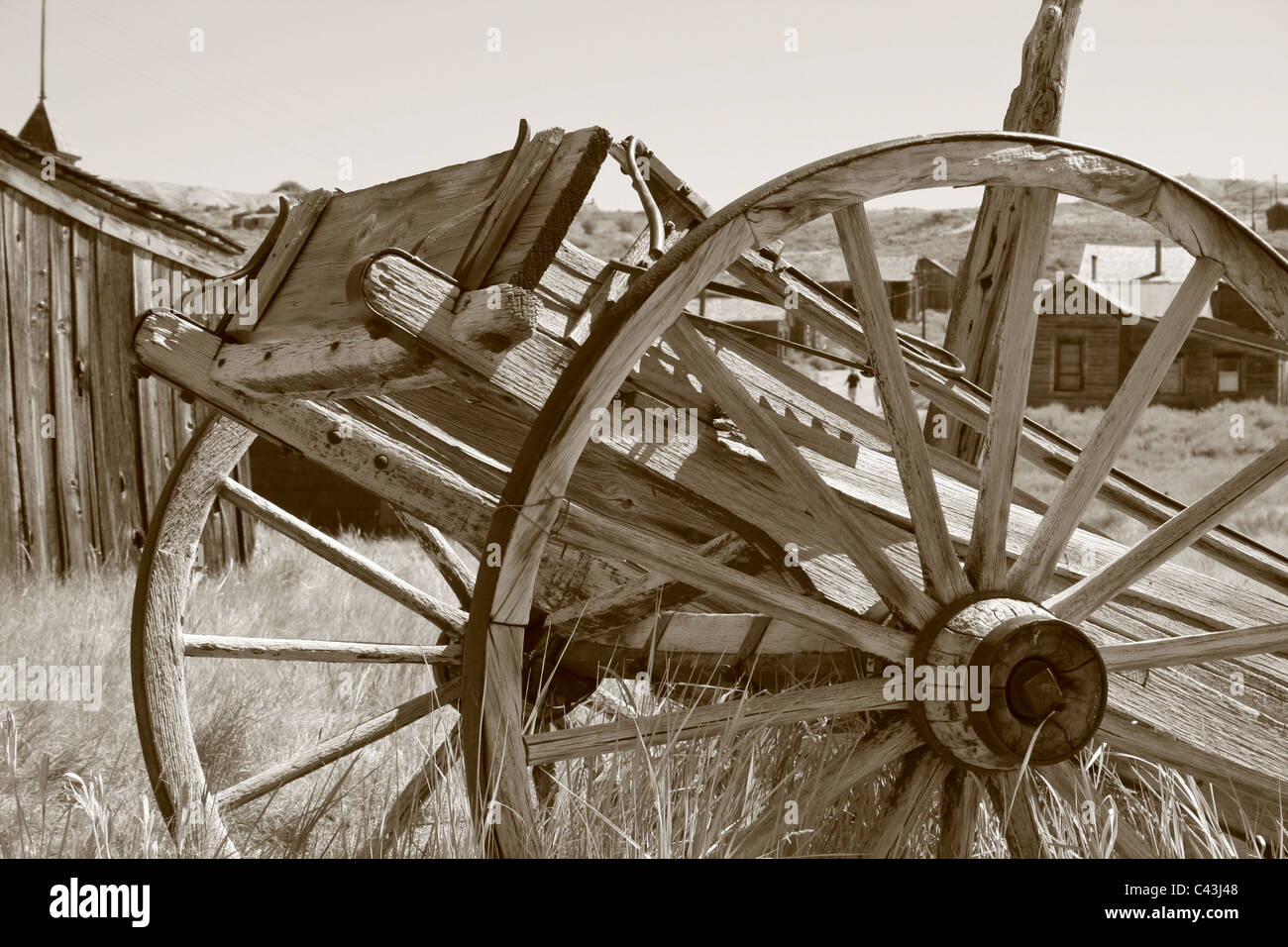 Vecchio Carro abbandonati in Bodie State Historic Park in California in seppia Foto Stock