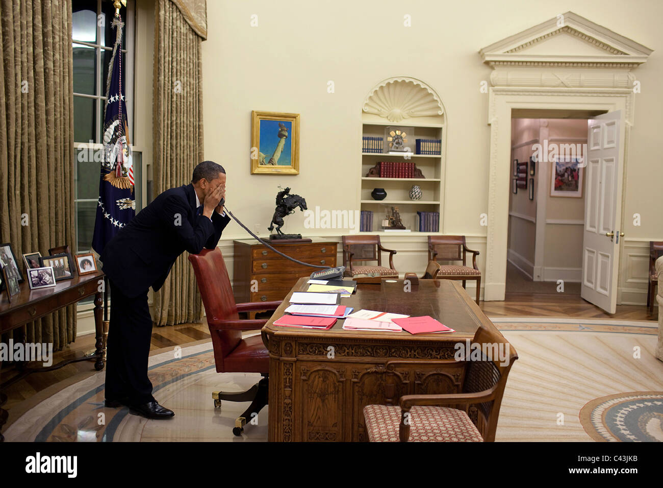 Dopo la cena il presidente ha restituito all'Ufficio Ovale per continuare a spingere i membri del Congresso degli Stati Uniti a votare per le cure della salute riforma di legge Foto Stock