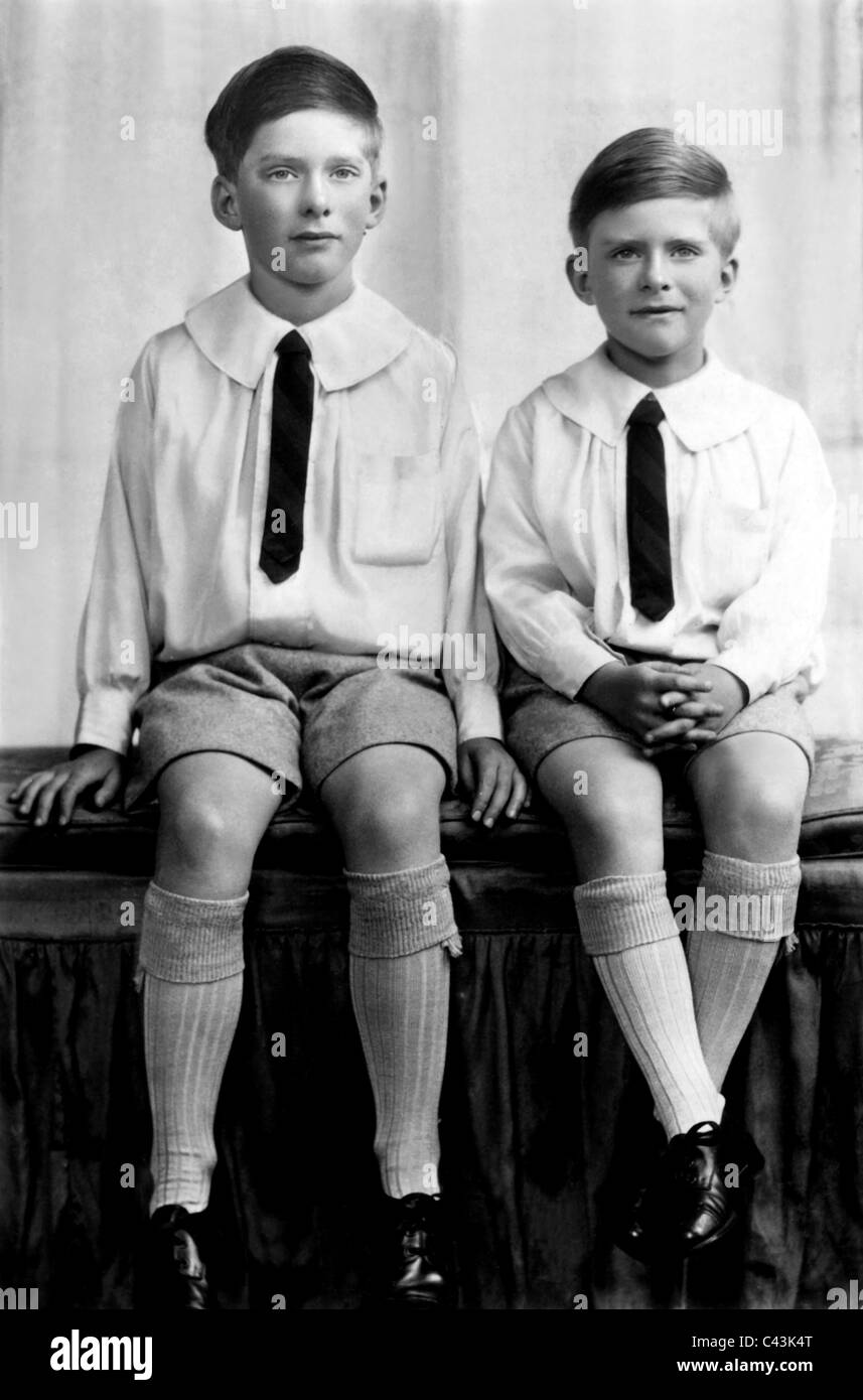 GEORGE LASCELLES & GERALD LASCELLES ROYAL famiglia figli della principessa 01 maggio 1932 indicativi data Foto Stock