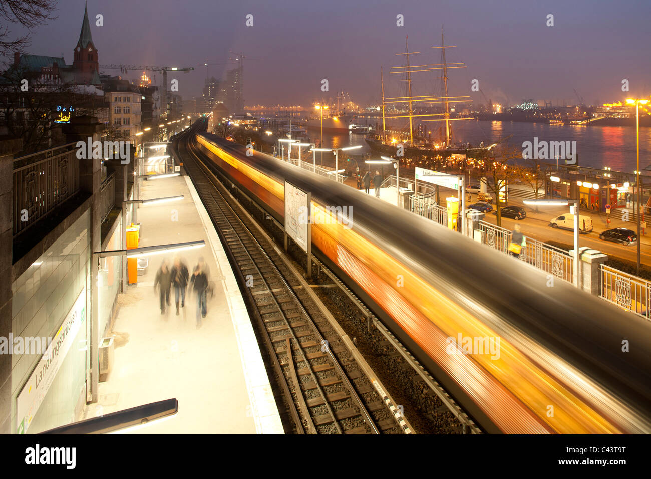 Strada, Ferrovia, Germania, Elba, Porto, porto di Amburgo, città anseatica, pontili, stazione, alla metropolitana, la metropolitana U3, tr Foto Stock