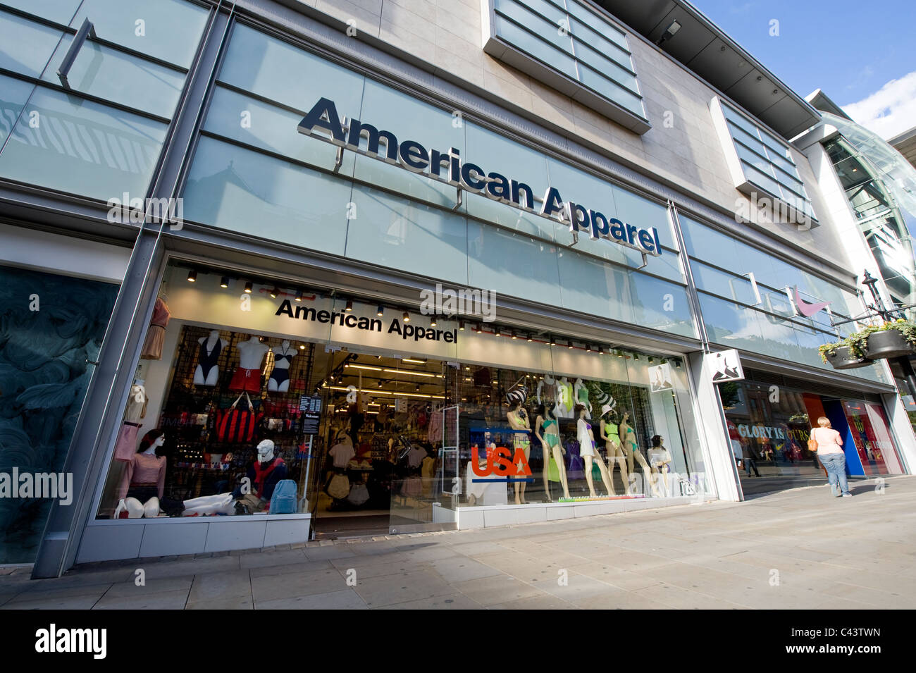 La vetrina della high street rivenditore American Apparel su Market Street, Manchester. (Solo uso editoriale). Foto Stock