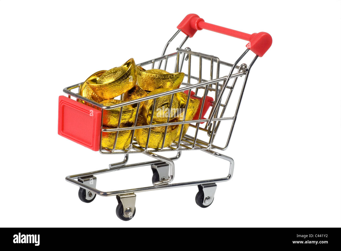 Oro lingotti in carrello isolato su sfondo bianco Foto Stock