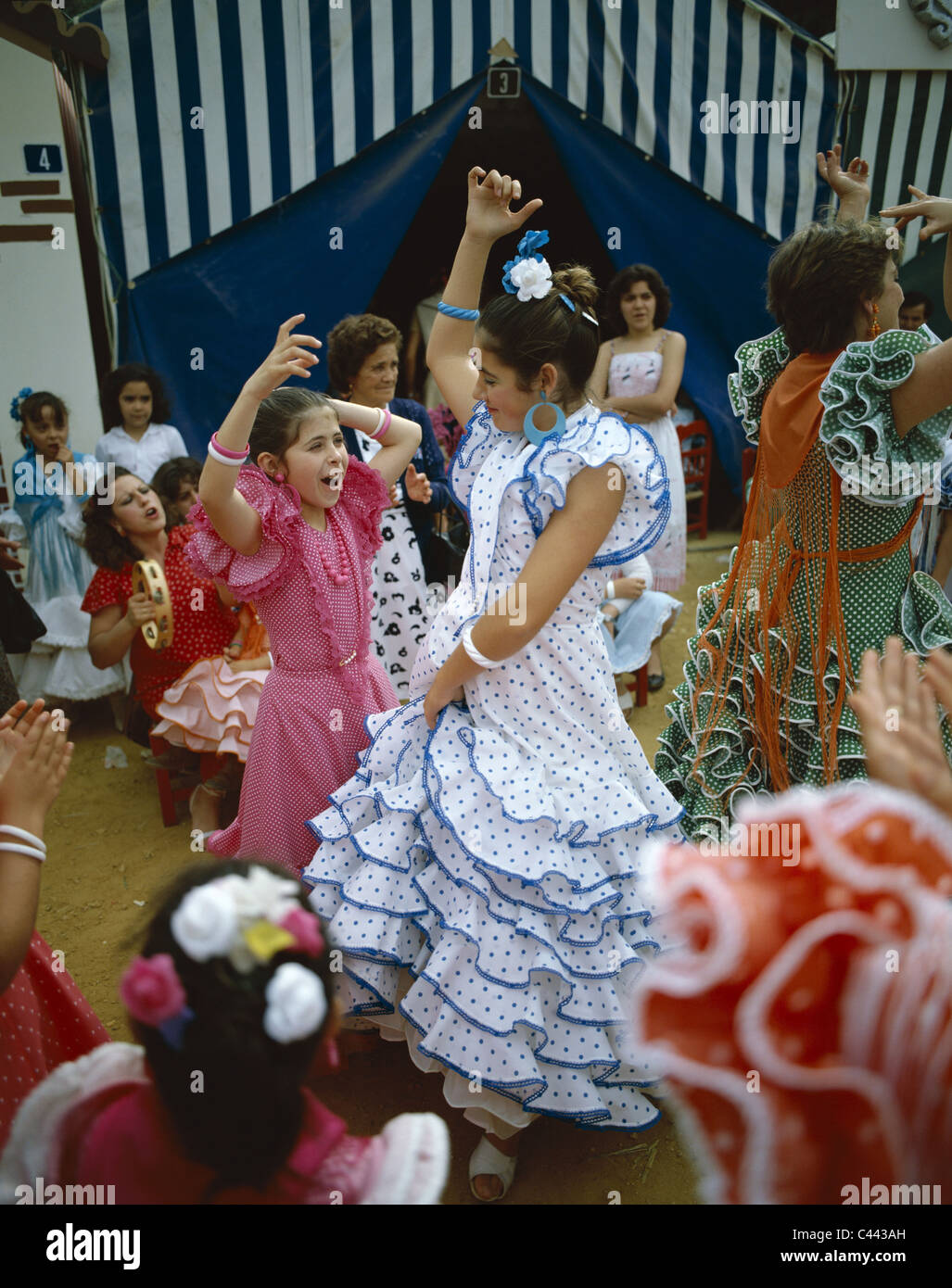 Andaluse, Andalusia, annuale, Costume, equo, Fiesta, ragazze, vacanze, cavallo, Jerez de la frontera, punto di riferimento, può, modello release Foto Stock