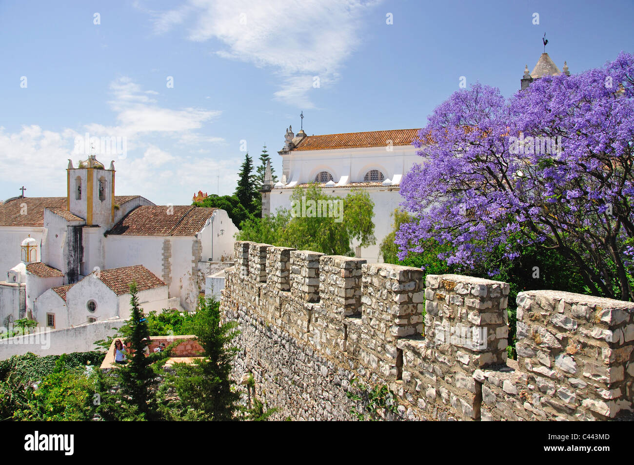 Igreja de Santiago e le mura del Castello, Regione dell'Algarve, Portogallo Foto Stock