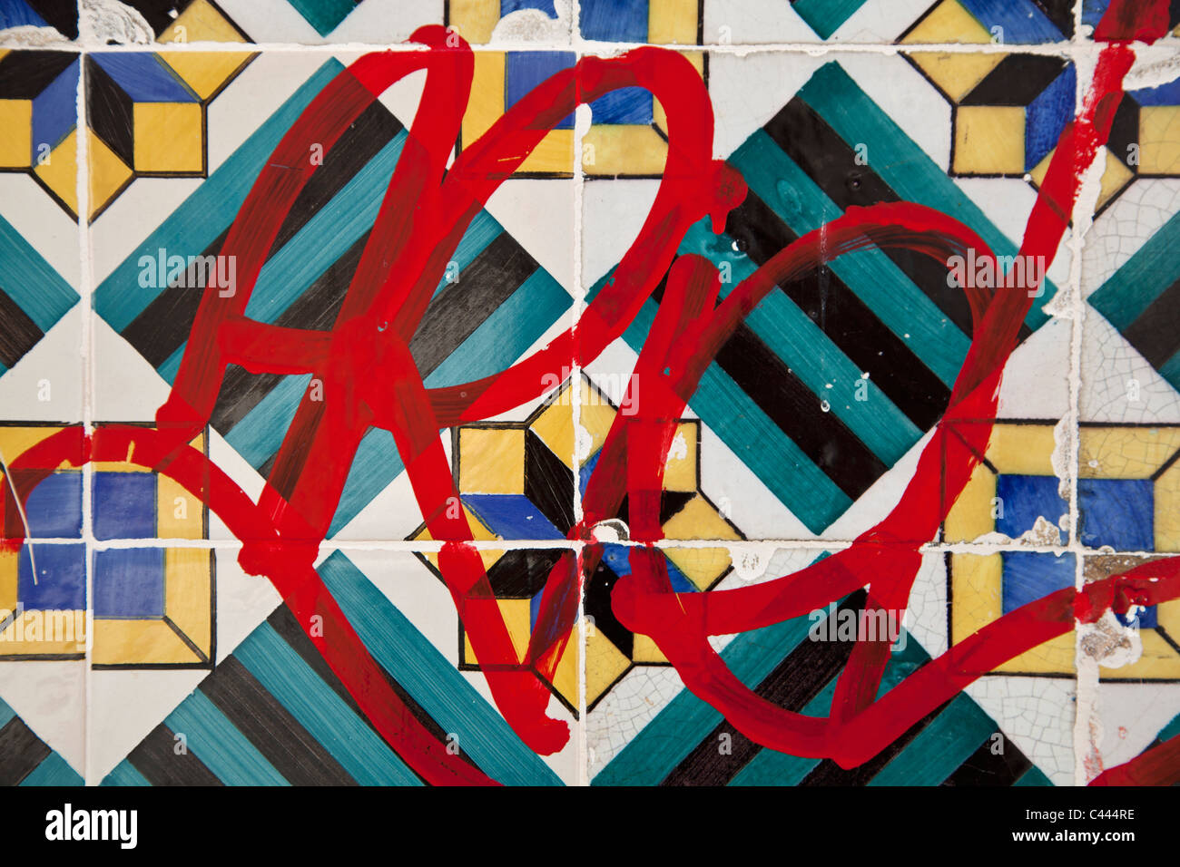 Dettaglio di un tag graffiti sulla parete modellato piastrelle Foto Stock