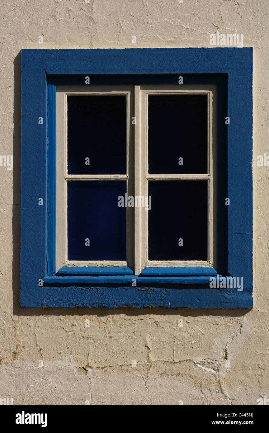 Finestra di una casa. Albufeira. Algarve. Il Portogallo. Foto Stock