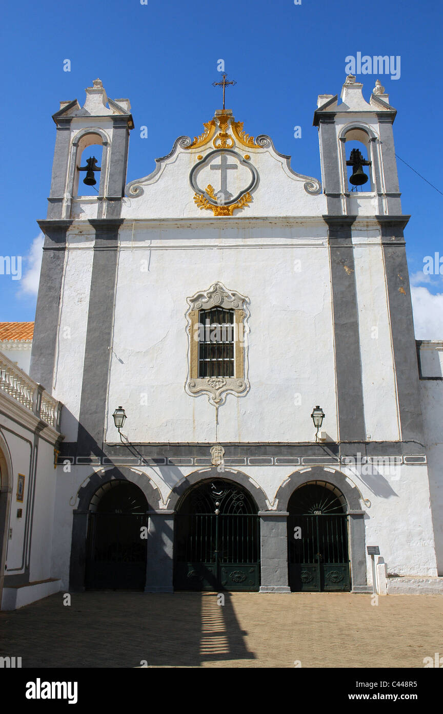 Il Portogallo. Tavira. Chiesa dell'antico convento di San Antonio dei Frati Cappuccini. Il XVII secolo. Esterno. Foto Stock