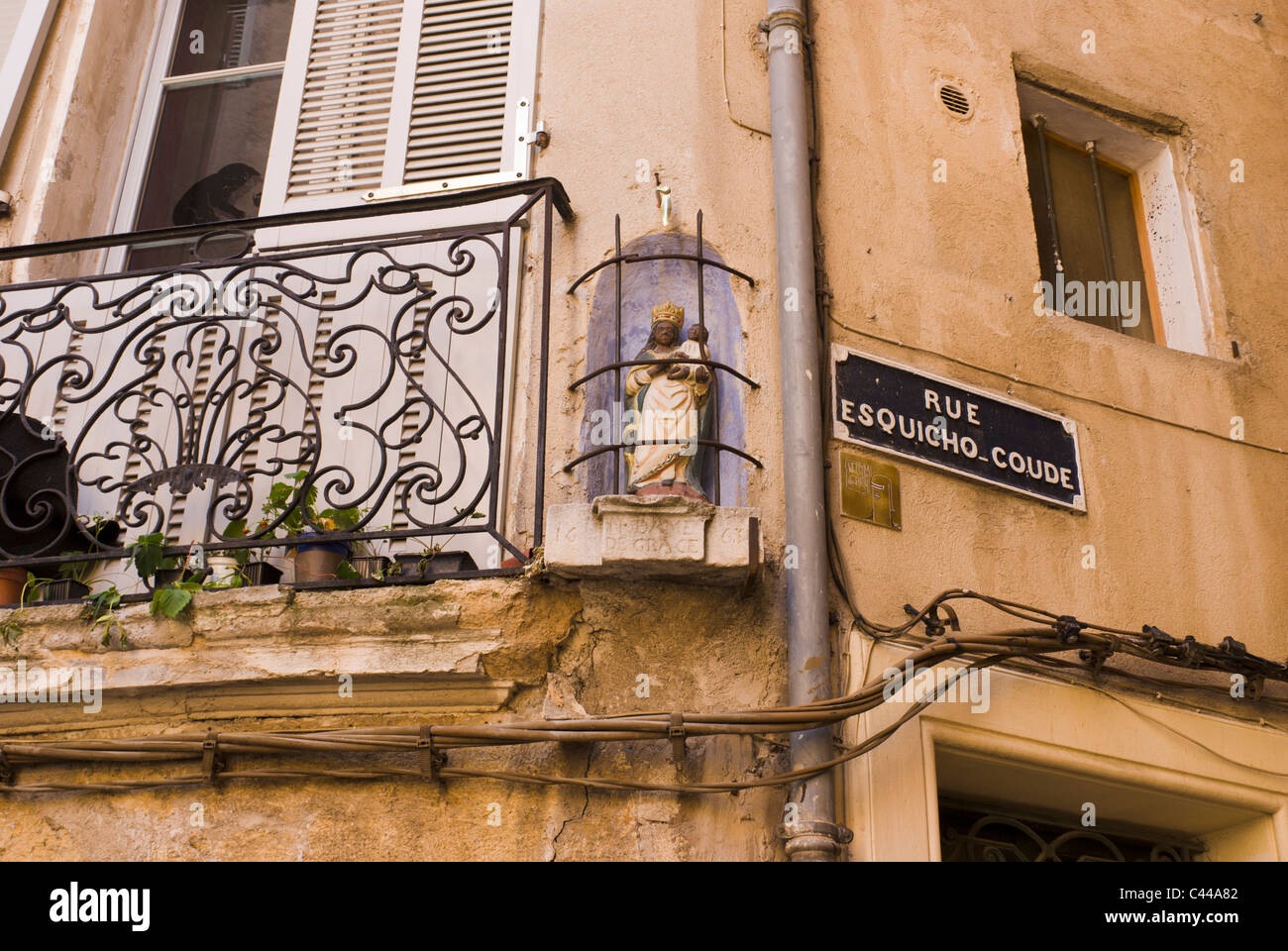Piccola Statua santa in parete, città vecchia, Aix-en-Provence, Francia Foto Stock