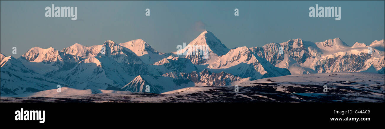 L'Alaska Range, lungo la Denali Highway, montagne, panorama, neve, mountain range, paesaggio, Alaska, Stati Uniti d'America, America del Nord Foto Stock