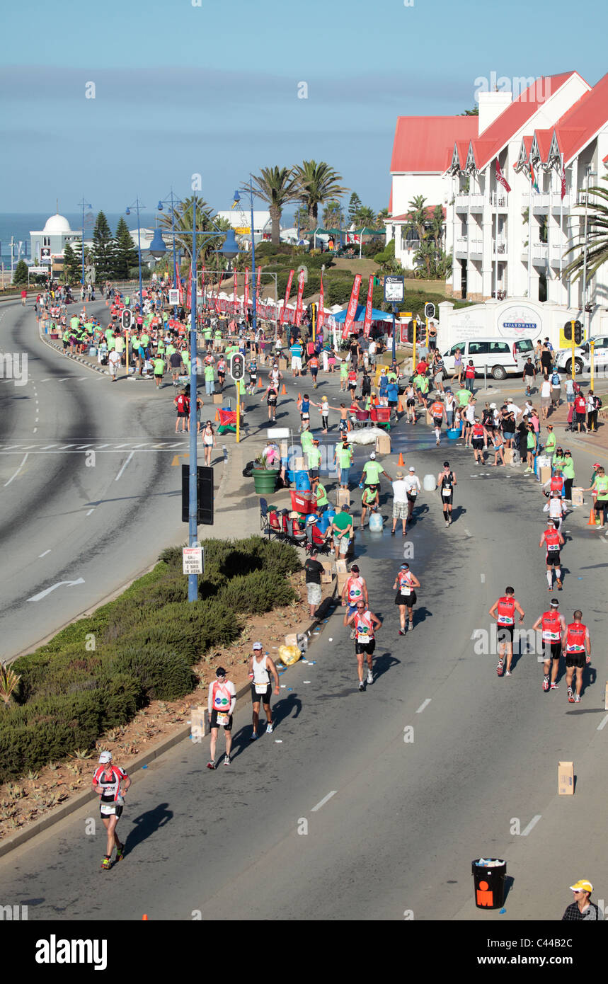 Concorrenti nell'uomo del ferro di Triathlon, Summerstrand, Port Elizabeth, Capo orientale, Sud Africa Foto Stock