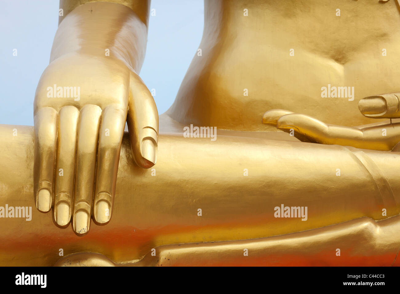 Dettaglio di oro metallizzato big buddha, Thailandia Foto Stock