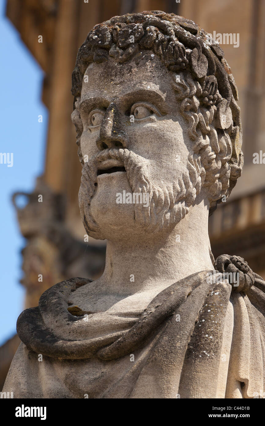 Termains 8 - busti di filosofi classica al di fuori del Sheldonian, Oxford Foto Stock