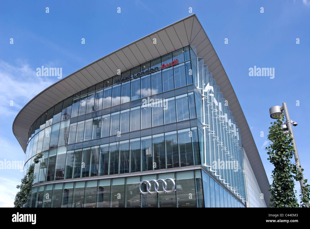 West London audi, una concessionaria auto apertura nel 2009 in un edificio progettato dagli architetti wilkinson eyre Foto Stock