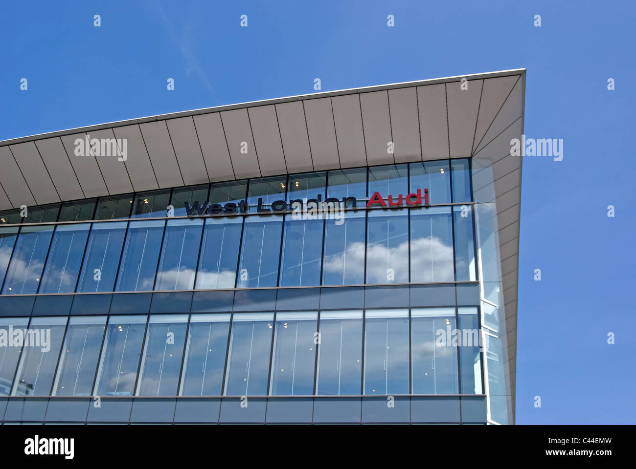 West London audi, una concessionaria auto apertura nel 2009 in un edificio progettato dagli architetti wilkinson eyre Foto Stock