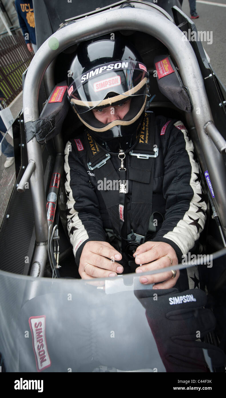 Close up racing driver in un auto racing cockpit Foto Stock