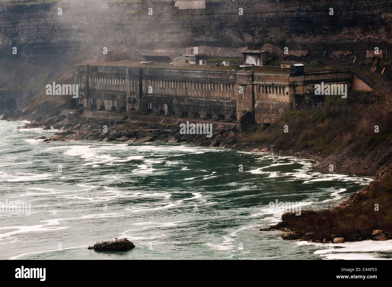 Smantellata la stazione di alimentazione alla base delle Cascate Horseshoe in Niagara, Canada. Foto Stock