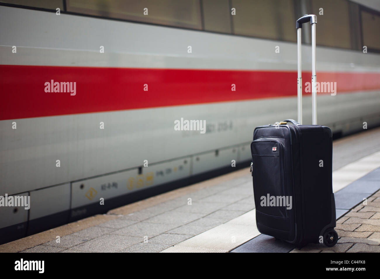 Trolley a Mainheim Stazione ferroviaria Mannheim Germania Foto Stock