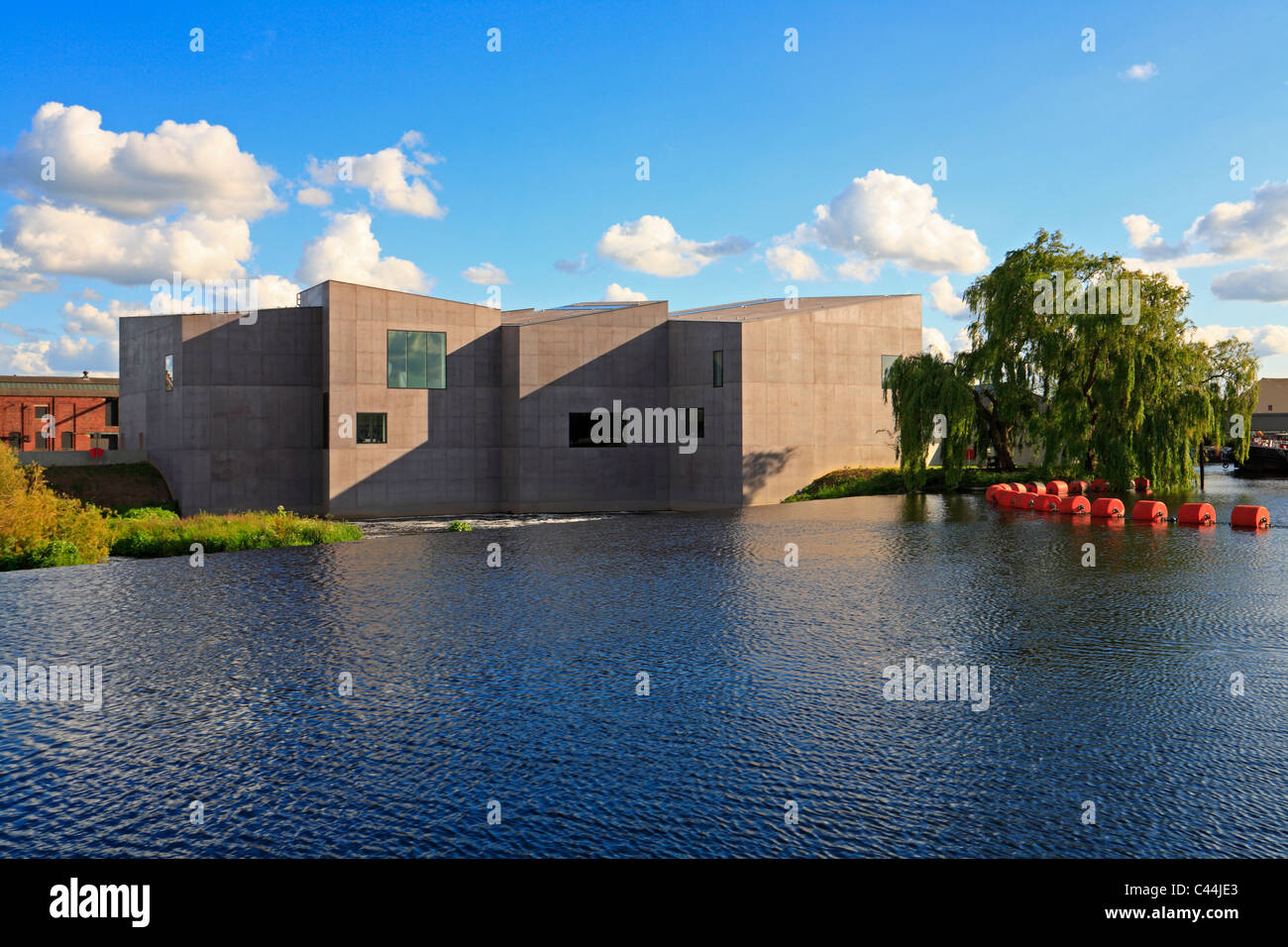 La Hepworth Wakefield e il fiume Calder, Wakefield, West Yorkshire, Inghilterra, Regno Unito. Foto Stock
