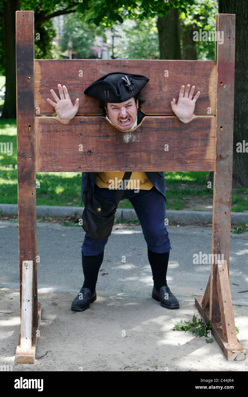 Rievocazione storica, un uomo in epoca coloniale abito in stock in Boston Common Foto Stock