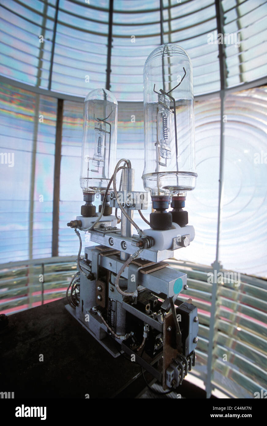 La lampadina della spia e sostituzione automatica all'interno della lampadina del Primo Ordine lente di Fresnel in Sant Agostino Lighthouse Camera lanterna Foto Stock
