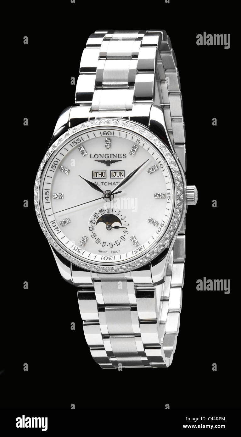 Longines mans diamond set dial orologio di lusso su sfondo nero Foto Stock