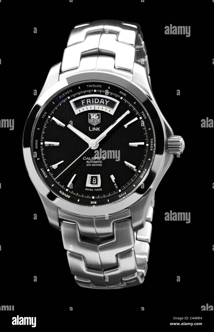 TAG Heuer Mans orologio con data giorno e cinturino in metallo su sfondo nero da circa 2007 Foto Stock