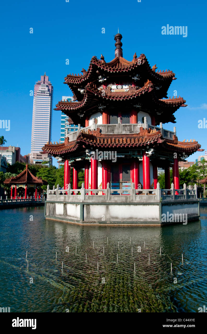 Asia, Taiwan, Taipei, ROC, Cina, città capitale, City Park, parco, l'attrazione pagoda, sole, soleggiato Foto Stock