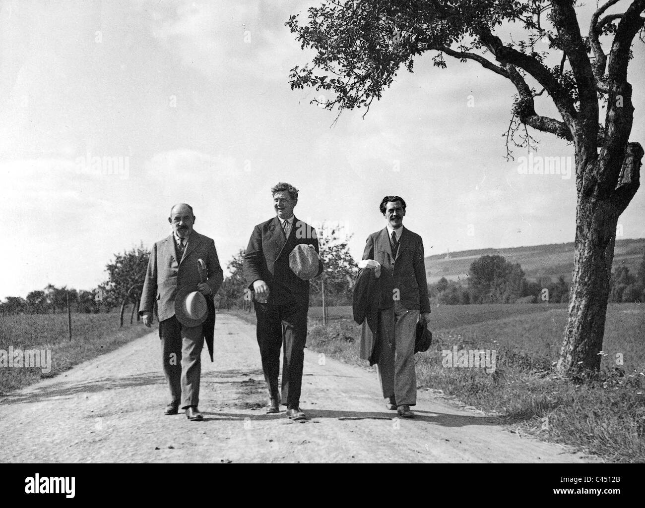 Johannes Schlaf (al centro) con Peter Roehr (sinistra) e Arno Holz. Foto Stock