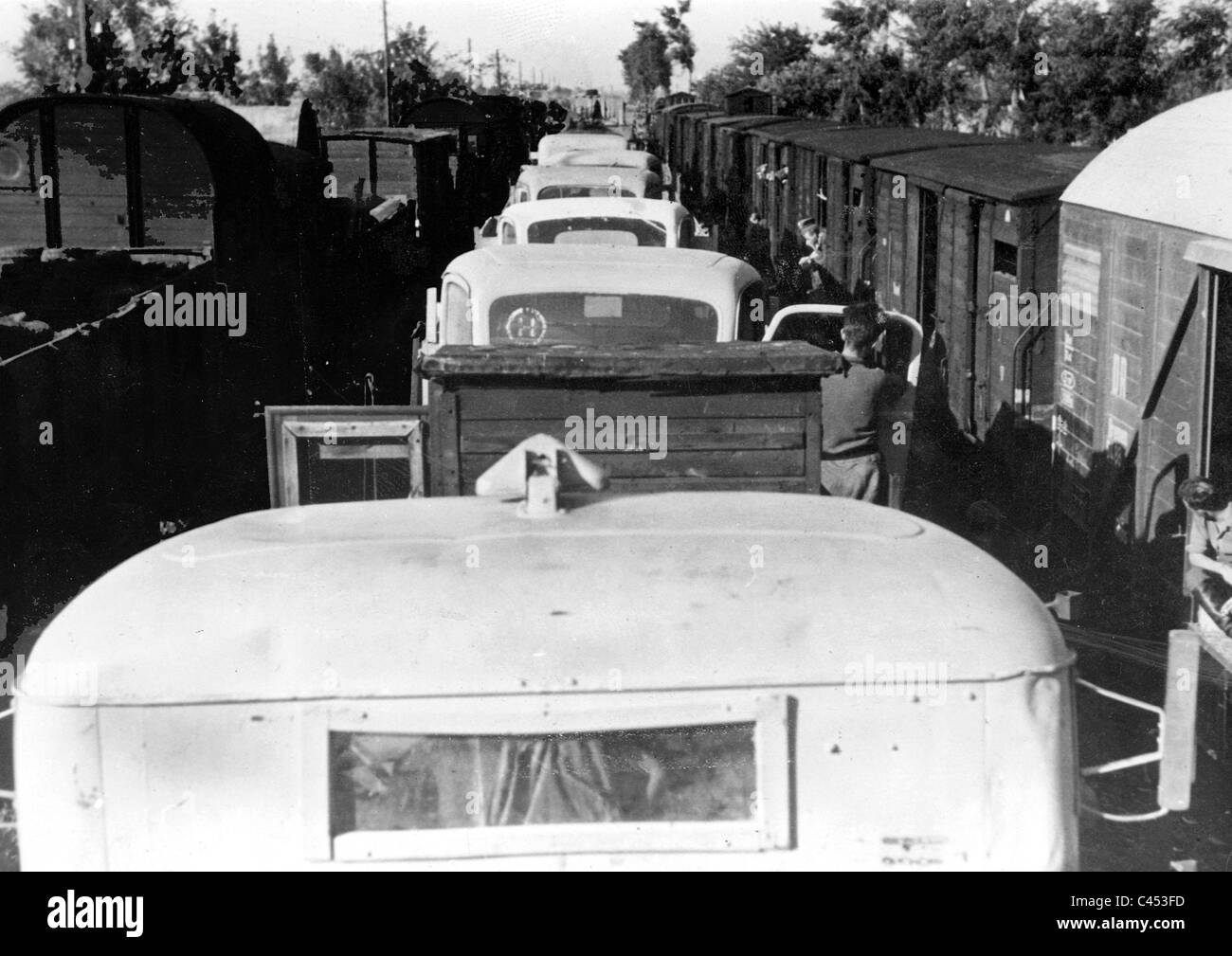 Alimentazione a una stazione ferroviaria sul fronte orientale, 1941 Foto Stock