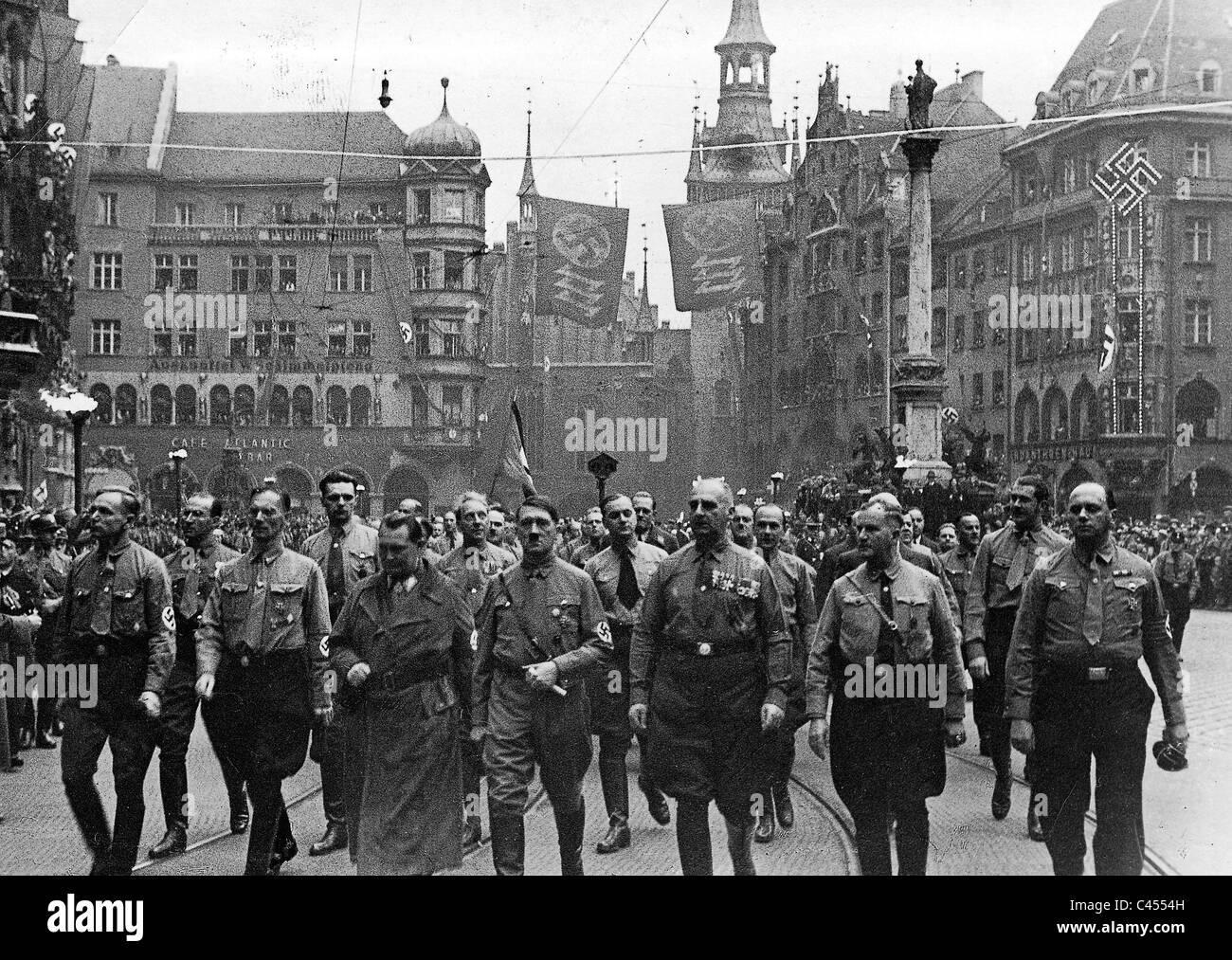Hitler e Goering presso il tradizionale marzo del partito nazista a Monaco di Baviera, Novembre 1933 Foto Stock