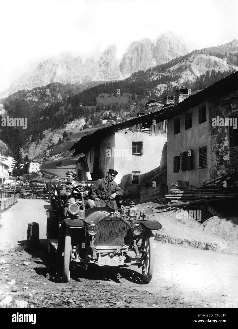 Automobile in alta montagna, 1910 Foto Stock