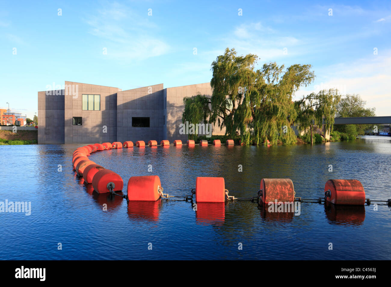 La Hepworth Wakefield e il fiume Calder, Wakefield, West Yorkshire, Inghilterra, Regno Unito. Foto Stock