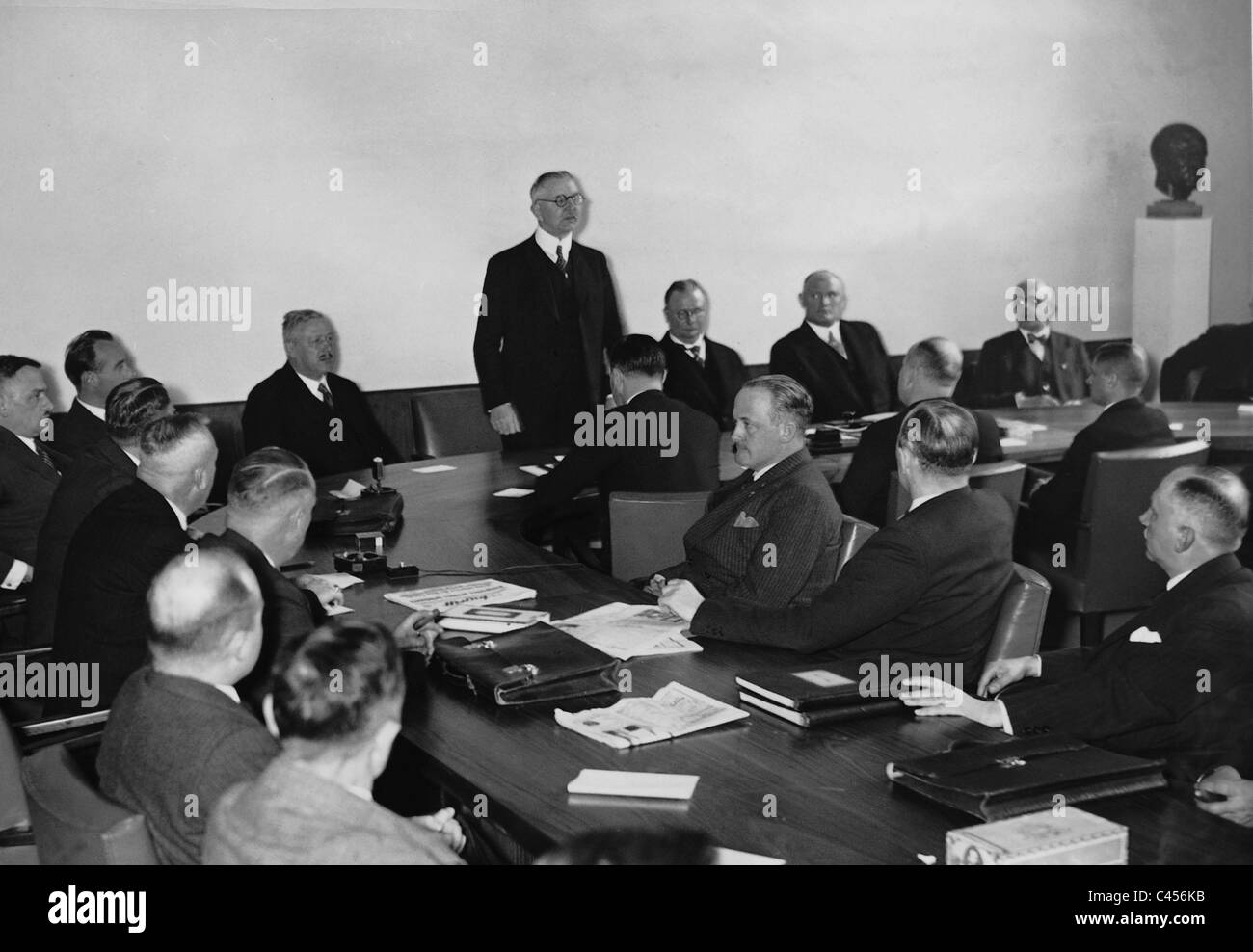 Hjalmar Schacht alla riunione annuale delle banche di risparmio e Giro Association, 1935 Foto Stock