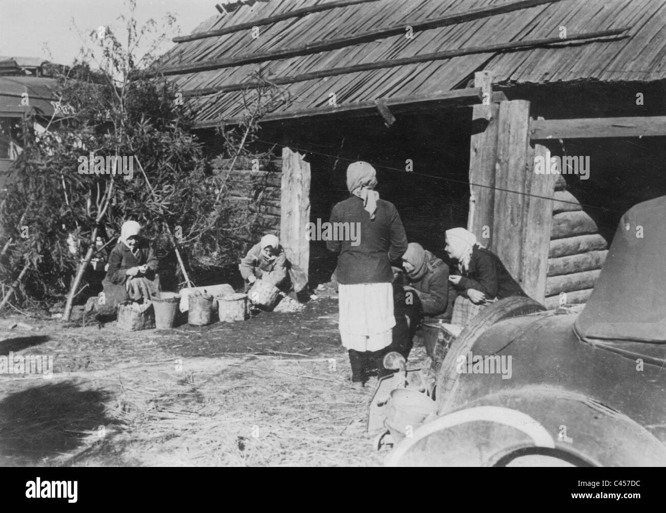 Le donne russe forniscono un campo cucina, 1941 Foto Stock