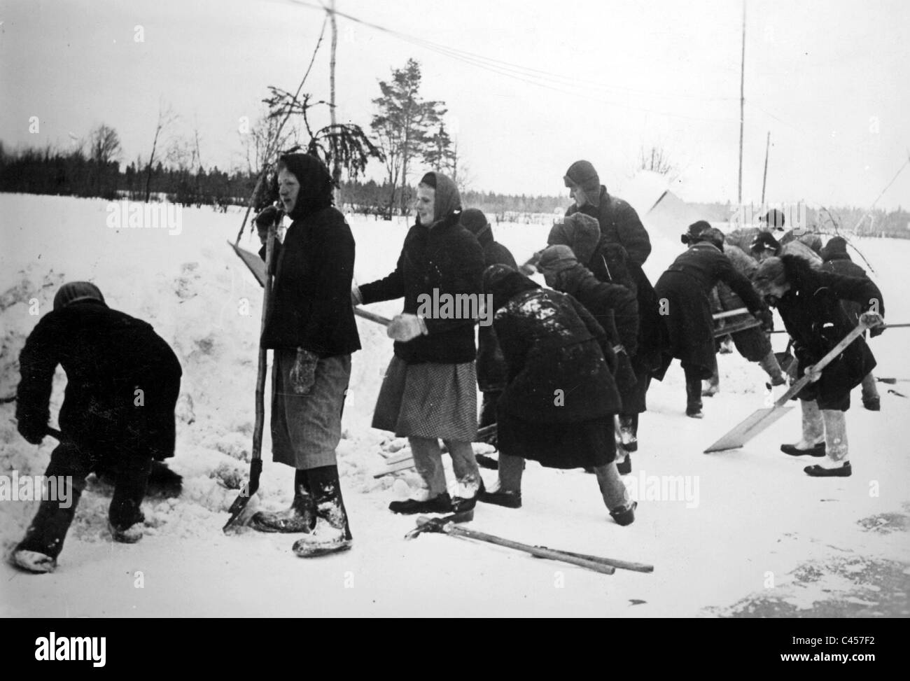 Federazione lavoratori forzati chiaro una pista, 1942 Foto Stock