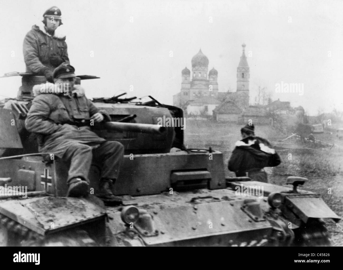 Panzer III di una divisione delle Waffen-SS sul fronte orientale, 1944 Foto Stock