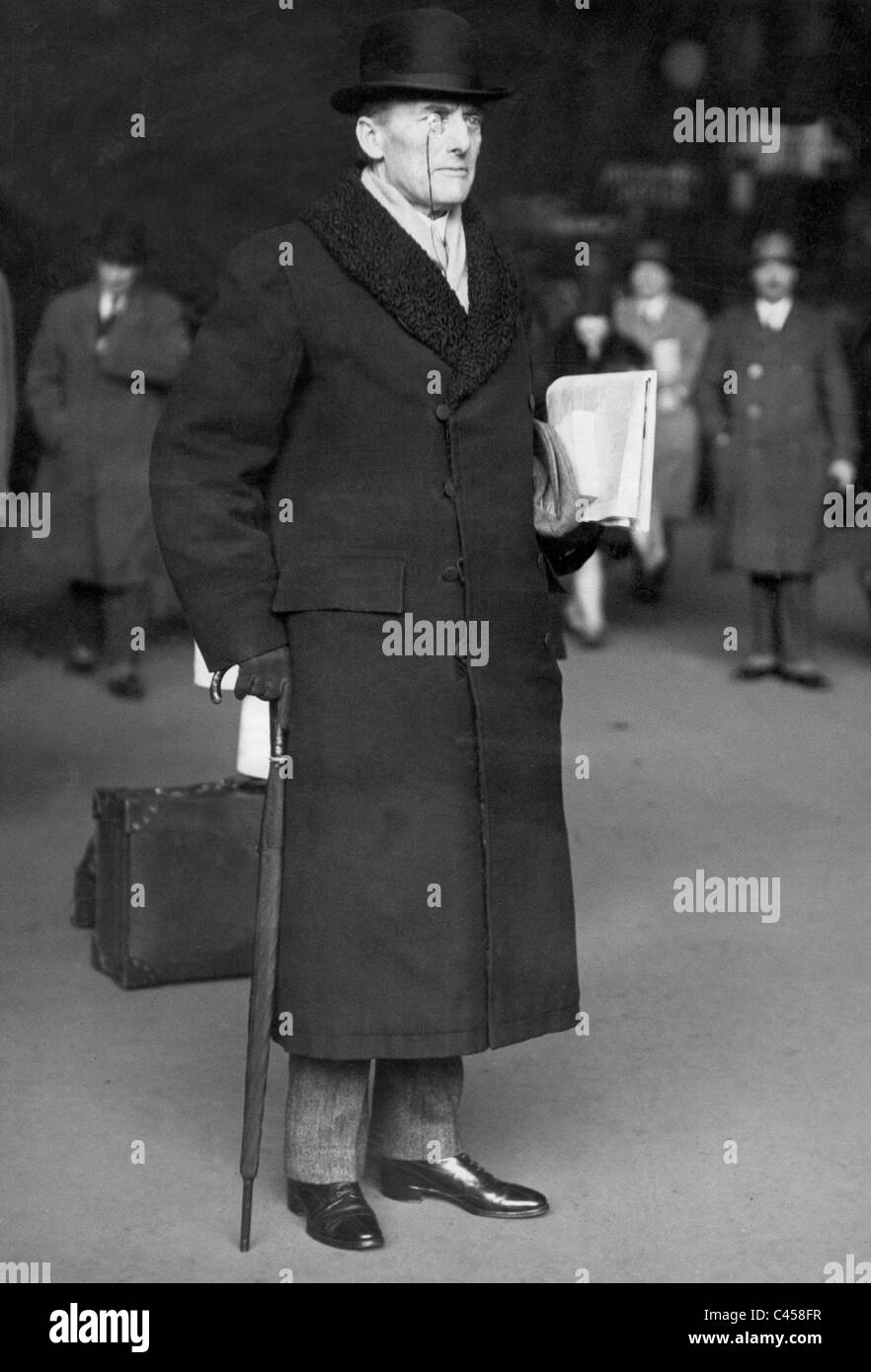 Austen Chamberlain nella stazione di Victoria, 1929 Foto Stock