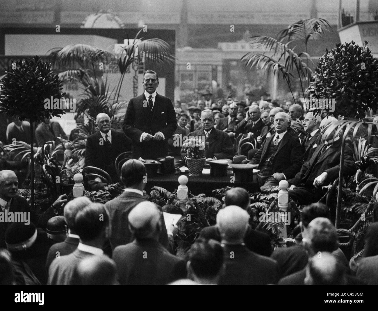 Austen Chamberlain si apre una mostra, 1931 Foto Stock