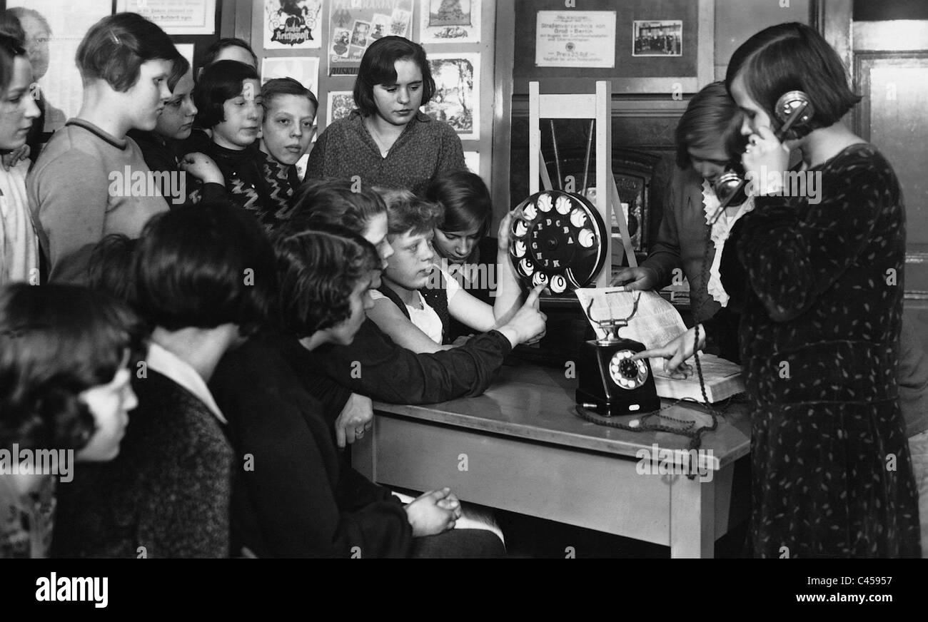 Classe della scuola in occasione di una visita nel museo Reichspost, 1931 Foto Stock