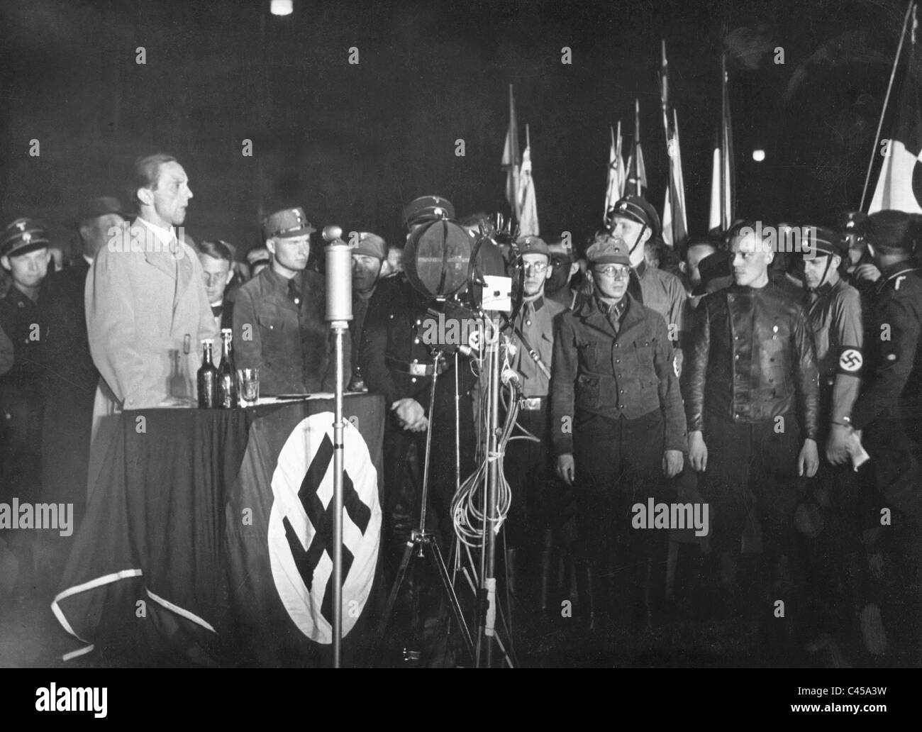 Goebbels durante la rubrica pubblica la masterizzazione in Berlino, 1933 Foto Stock