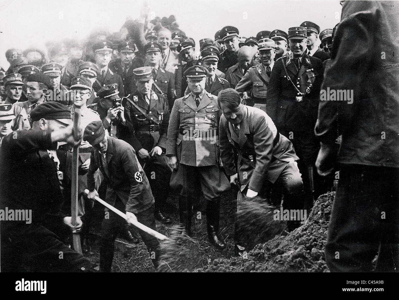 Hitler al cerimonia rivoluzionaria per l'autostrada, 1933 Foto Stock