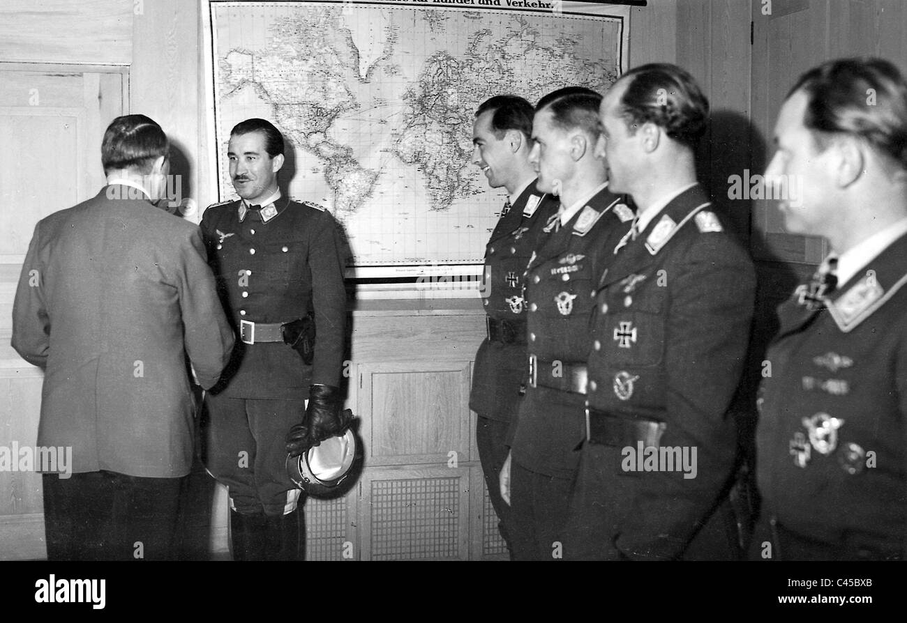 Adolf Hitler, Adolf Galland e ufficiali della Forza Aerea, 1944 Foto Stock