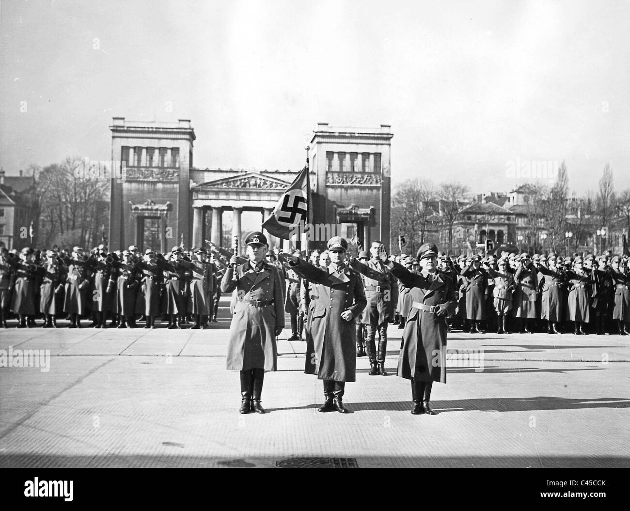 Wilhelm Keitel, Rudolf Hess e Adolf Wagner sulla Koenigsplatz, 1940 Foto Stock